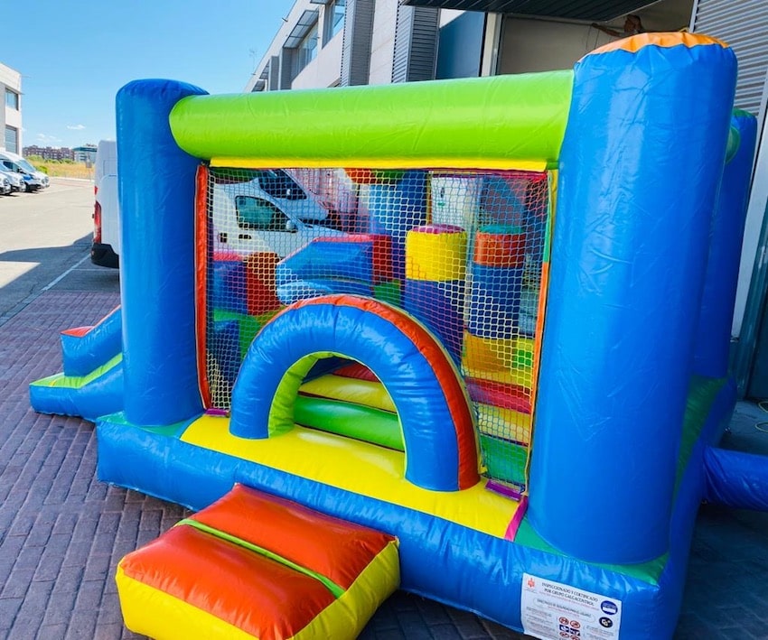 Castillo Hinchable perfecto para casas o locales con poco espacio. Apto para interiores y exterior. Castillo Hinchable perfecto para casas o locales con poco espacio. Apto para interiores y exterior.