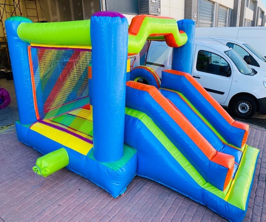 Castillo Hinchable perfecto para casas o locales con poco espacio. Apto para interiores y exterior. Castillo Hinchable perfecto para casas o locales con poco espacio. Apto para interiores y exterior.