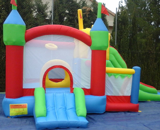 Castillo Hinchable perfecto para casas o locales con poco espacio. Apto para interiores y exterior. Castillo Hinchable perfecto para casas o locales con poco espacio. Apto para interiores y exterior.
