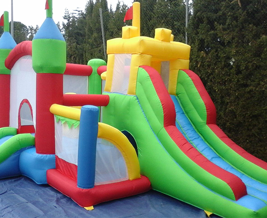 Castillo Hinchable perfecto para casas o locales con poco espacio. Apto para interiores y exterior. Castillo Hinchable perfecto para casas o locales con poco espacio. Apto para interiores y exterior.